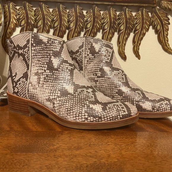 Dolce Vita Faux Snakeskin ankle boots - Picture 2 of 7